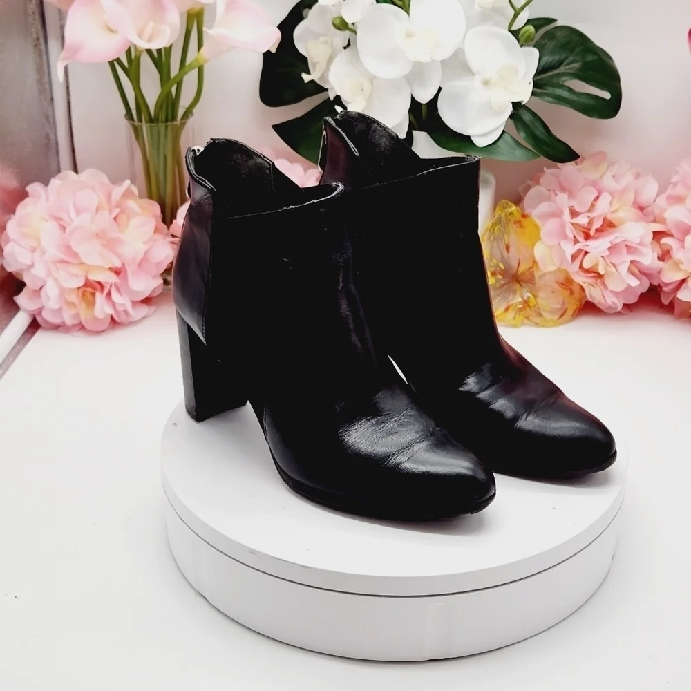 Adrienne Vittadini EUC Trinie Black Boots Women’s Size 8 Chunky Heel Booties.